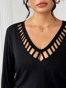 Linhara CURVE Kaos Lengan Panjang Wanita Ukuran Besar Model V-Neck dengan Lubang dan Motif Burnout untuk Musim Gugur - Hitam - View 3