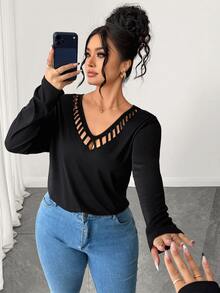 Linhara CURVE Kaos Lengan Panjang Wanita Ukuran Besar Model V-Neck dengan Lubang dan Motif Burnout untuk Musim Gugur - Hitam - View 8