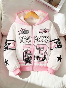 SHEIN 女童連帽保暖內裡夾克，秋冬新款街頭風 NEW YORK 字母與數字 23 印花外套，對比羅紋袖口，寬鬆拉鍊前開棒球夾克，羊羔絨內裡，休閒加厚上衣 - 粉色 - 查看 7