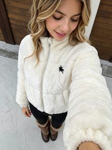 SHEIN 青少年女孩蓬鬆人造毛皮短版羽絨外套，美學風格冬季酷女孩圖案保守純色外套，柔軟可愛校園米白色夜店風 - 白色 - 查看 5