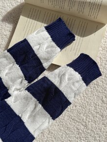 SHEIN 1件女款套頭毛衣，經典麻花編織純色時尚V領修身長袖適中厚度針織套頭衫，胸前黑色馬刺繡設計，舒適貼身，適合單穿，春秋必備，適用日常休閒、居家舒適或戶外出遊 - 藏蓝色 - 查看 6