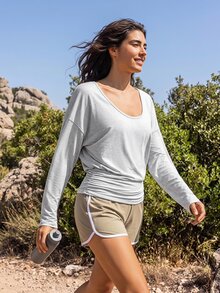 Exploreva Atasan Olahraga Outdoor Wanita Warna Polos Potongan Longgar Kerah Scoop Lebar Lengan Panjang - Light Grey - View 4