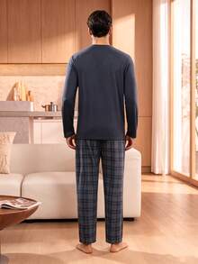 Manfinity Underwear&Sleepwear Basics Setelan Pakaian Santai Pria Terdiri dari Atasan Lengan Panjang Kerah Bulat Warna Polos dan Celana Panjang Kotak-kotak - Navy Blue - View 5
