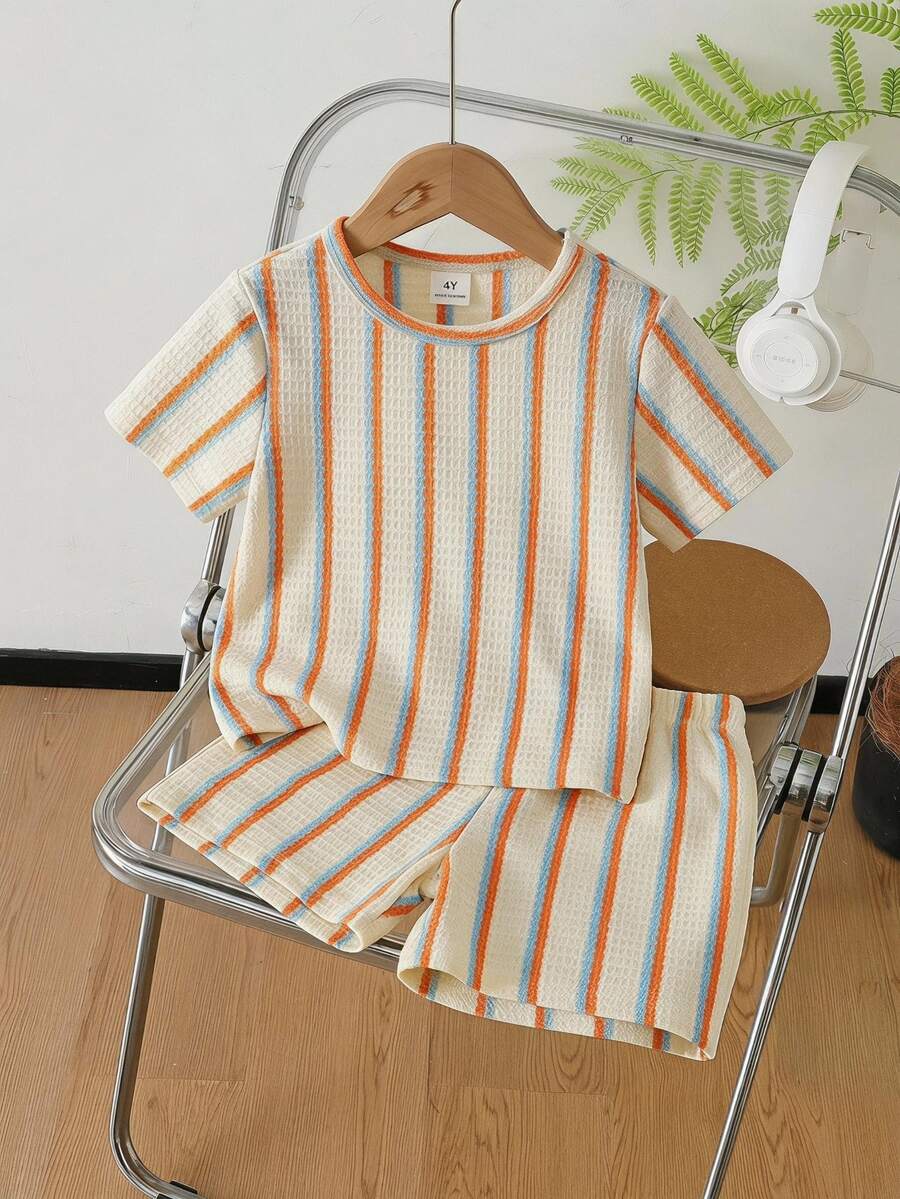 SHEIN Genkimix Kids 2pcs/Set Young Boy Summer Waffle Striped Short Sleeve T-Shirt And Shorts Set Summer Holiday