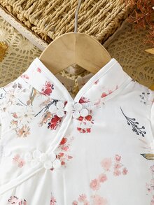 SHEIN Baby Girl Elegant Floral Print Collared Asymmetric Front Button Qipao Dress, Short Sleeve Hidden Zipper, Spring/Summer - White - View 3