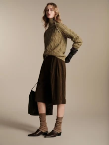 Anewsta Essential Sweater Rajut Kabel Leher Tinggi Minimalis Terbaru Musim Gugur/Dingin Wanita dengan Detail Kancing - Hijau - View 7