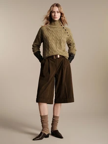 Anewsta Essential Sweater Rajut Kabel Leher Tinggi Minimalis Terbaru Musim Gugur/Dingin Wanita dengan Detail Kancing - Hijau - View 2