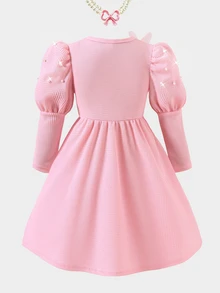 SHEIN Elladie kids 女童新款 Demelin 風格粉色針織洋裝，圓領、長泡泡袖、珍珠裝飾、3D 花卉綴飾、收腰設計，仙女公主秋季款 - 粉色 - 查看 2