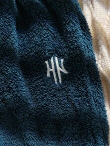 兒童男童拼色拼接珊瑚絨套裝，字母刺繡毛絨長袖上衣與收口長褲，休閒日常穿搭，時尚兩件套，適合秋冬 - 藍色 - 查看 5
