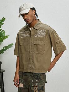 Manfinity EMRG Camisa de manga corta de mezclilla verde militar con bolsillo bordado, estilo casual urbano para hombres - Verde militar - Ver 8