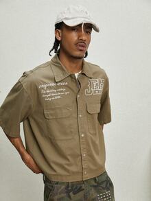 Manfinity EMRG Camisa de manga corta de mezclilla verde militar con bolsillo bordado, estilo casual urbano para hombres - Verde militar - Ver 6