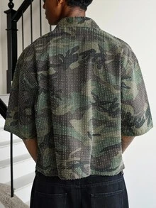 Manfinity EMRG Men's Casual Street Style Multi-Pocket Crochet Camouflage Denim Short Sleeve Shirt - Army Green - View 2