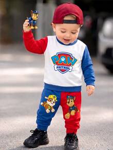 SHEIN | PAW Patrol ملابس كاجوال يومية للأطفال الذكور: سويتشيرت بأكمام طويلة وطباعة كرتونية بألوان متباينة + بنطلون رياضي بخصر مطاطي وأساور بألوان متباينة مع نمط Little Pebble & Archie - الأزرق - مشاهدة 1