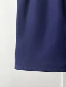 SHEIN 男童夏季華夫格針織條紋T恤短褲套裝，專為活潑男孩設計，優質面料，呵護嬌嫩肌膚，獨特華夫格紋理增添時尚感。T恤設計簡約，穿脫方便，胸前鮮豔條紋圖案展現童年魅力；短褲配有彈性腰帶，舒適不束縛 - 藍色 - 查看 8