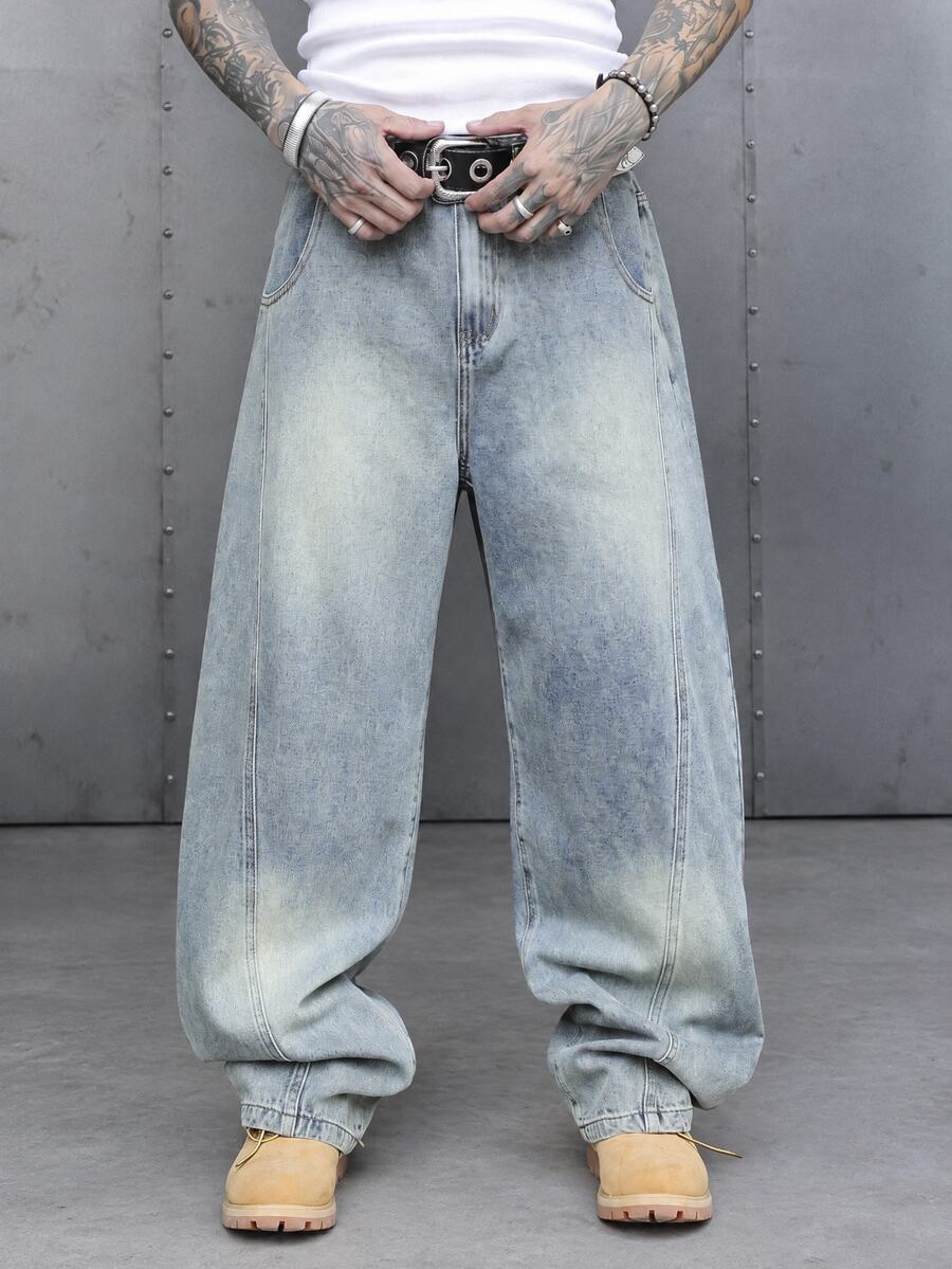 Manfinity EMRG Men's Casual Loose Fit Baggy Jeans With Belt - Light Wash - View 1