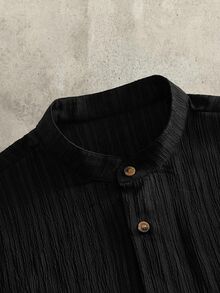 HIMLAND Kemeja Pria Lengan Pendek Bertekstur Kancing Tunggal Kasual Warna Hitam, Cocok untuk Liburan Musim Panas, Potongan Slim Fit, Cocok untuk Kencan Malam di Pantai. - Hitam - View 6