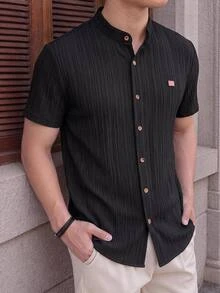 HIMLAND Kemeja Pria Lengan Pendek Bertekstur Kancing Tunggal Kasual Warna Hitam, Cocok untuk Liburan Musim Panas, Potongan Slim Fit, Cocok untuk Kencan Malam di Pantai. - Hitam - View 3