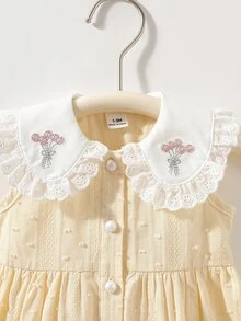 SHEIN 女嬰優雅甜美刺繡荷葉領提花無袖薄款洋裝 柔和色系夏季可愛新生兒服裝 適用派對拍照 0-1歲 - 米色 - 查看 6