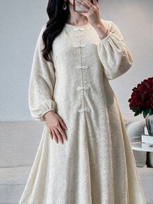 Al Najma 大尺碼女款奶油白圓領中式盤扣全蕾絲泡泡袖寬鬆飄逸連身裙 秋季婚禮賓客正式禮服 - 杏色 - 查看 9