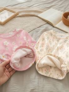 SHEIN LMoss Kids 可愛甜美波希米亞風花卉與雛菊印花 森系女嬰休閒簡約修身圓領長袖褲裝家居服套裝 4件組，適合秋冬，新款貼身版型 - 彩色 - 查看 5