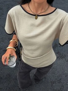 Siren Gaze 女款對比飾邊腰部短袖襯衫，極簡配色拼接夏季上衣，黑色與米色，夏季休閒優雅通勤約會穿搭 - 杏色 - 查看 4