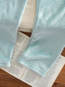 秋冬女童2件式睡衣套裝，雙面法蘭絨上衣配可愛熊刺繡，長袖、羅紋領口與袖口，白色上衣與藍色長褲，柔軟舒適面料，簡約風格，標準版型，居家穿著，女童必備 - 白色 - 查看 3