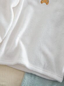 秋冬女童2件式睡衣套裝，雙面法蘭絨上衣配可愛熊刺繡，長袖、羅紋領口與袖口，白色上衣與藍色長褲，柔軟舒適面料，簡約風格，標準版型，居家穿著，女童必備 - 白色 - 查看 11