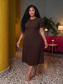 Veslaya Plus Size Women's Solid Color Short Puff Sleeve Pleated Hem Dress Brown Curve Casual Coffee - Brown - View 1