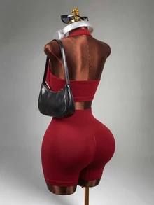 Mistrie 女士露背吊带短款上衣和短裤瑜伽运动服套装红色套装女士健身套装 - 酒紅色 - 查看 4
