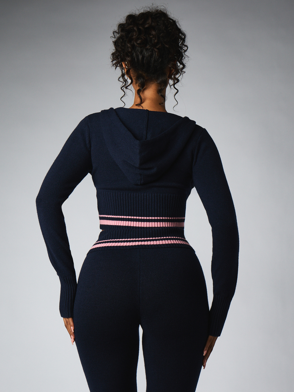 BABYPHAT Felpa con cappuccio corta con cerniera, ricamo a scudo, orlo a righe rosa, maglia a costine, maniche lunghe, top felpa per autunno e inverno