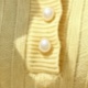 淡黃色