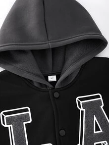 SHEIN 男童秋季保暖內裡長袖連帽夾克，黑灰拼色連帽抓絨棒球夾克，LA字母印花搭配多款美式標語印花，寬鬆落肩版型，幼兒上學旅行復古風兒童夾克，校園夾克，戶外夾克 - 黑色 - 查看 6