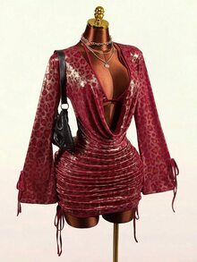 Mistrie Setelan Dua Potong Motif Leopard Merah Berkilau Metalik Gaya Milenium Y2K: Rok Mini Ketat Berlipit dengan Tali Serut dan Atasan Bikini Tanpa Punggung dengan Tali Tipis - Burgundy - View 8