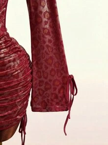 Mistrie Setelan Dua Potong Motif Leopard Merah Berkilau Metalik Gaya Milenium Y2K: Rok Mini Ketat Berlipit dengan Tali Serut dan Atasan Bikini Tanpa Punggung dengan Tali Tipis - Burgundy - View 10