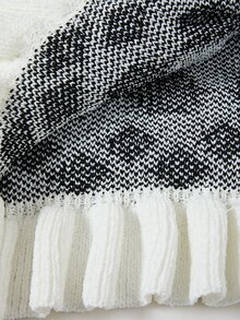 Mistrie Setelan 2 Potong Atasan Rajut Motif Geometris dan Rok Mini untuk Wanita - Hitam dan Putih - View 12