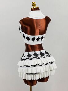 Mistrie Setelan 2 Potong Atasan Rajut Motif Geometris dan Rok Mini untuk Wanita - Hitam dan Putih - View 4
