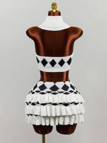 Mistrie Setelan 2 Potong Atasan Rajut Motif Geometris dan Rok Mini untuk Wanita - Hitam dan Putih - View 10