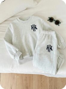 SHEIN 中性童男孩/女孩圓領字母圖案長袖運動衫與休閒寬鬆運動長褲套裝，秋冬冬季套裝，運動服 - 灰色 - 查看 1