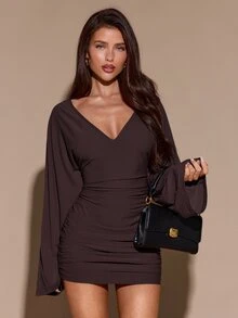 SHEIN BAE CURVE 大尺碼女款性感秋冬純色深V領露背長袖修身抓皺針織迷你洋裝 - 咖啡棕 - 查看 4