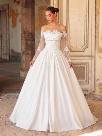 Aureia Vestido de novia con hombros descubiertos, aplicaciones y mangas de malla
