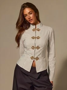 Athîral 女款修身米色襯衫，挺括質感，盤扣設計，立領條紋，春夏秋冬，現代東方風，日常約會派對外出上衣 - 卡其色 - 查看 1