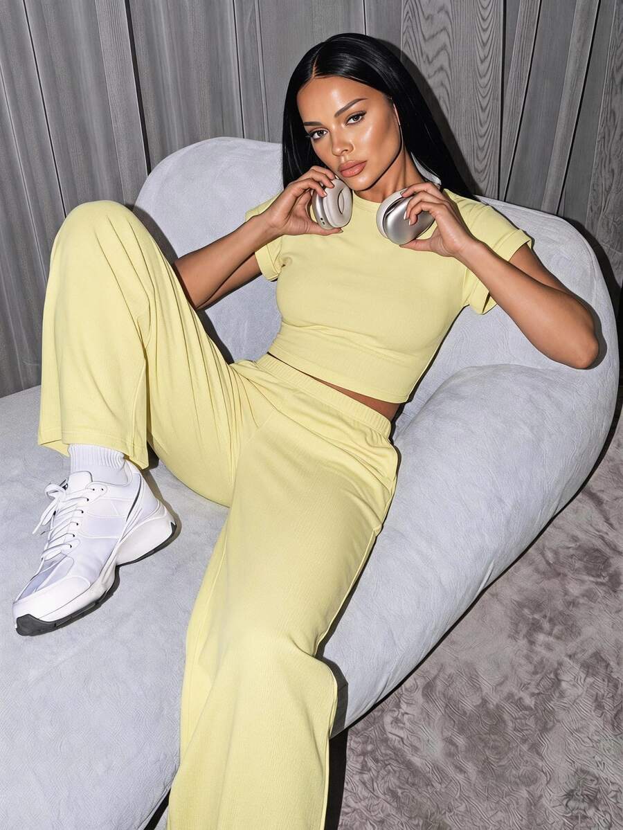SHEIN Teen Girls 2pcs/Set Round Neck Butter Yellow Loose Fit Short Sleeve Cropped T-Shirt Knit Pants,Summer,Casual Streetwear,Holiday - Yellow - View 1
