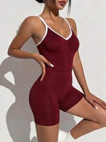 SHEIN Sports Set Atasan Tank Top Olahraga Tanpa Jahitan dan Celana Pendek Pengangkat Bokong untuk Wanita - Burgundy - View 4