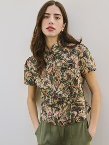 Nöista Fitted Top With Mandarine Neckline Short Sleeves.Jacquard Fabric Print In Flowers.Spring Summer Casual.Color Details. Vacation Luxury - Green - View 6