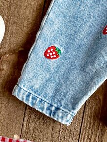 SHEIN 2pcs/Set Baby Girl Spring/Autumn Red Sky Blue Colorblock Funny Cute Ruffle Long Sleeve Top Strawberry Embroidered Denim Overalls Set Photoshoot - Red - View 5