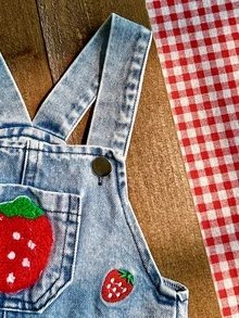 SHEIN 2pcs/Set Baby Girl Spring/Autumn Red Sky Blue Colorblock Funny Cute Ruffle Long Sleeve Top Strawberry Embroidered Denim Overalls Set Photoshoot - Red - View 6