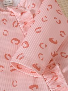 SHEIN 新生女嬰粉色豹紋連身包屁衣附腳套、蝴蝶結帽子、秋季蜂巢針織荷葉邊洋裝，家庭拍照親子套裝女嬰款 - 淺粉色 - 查看 7