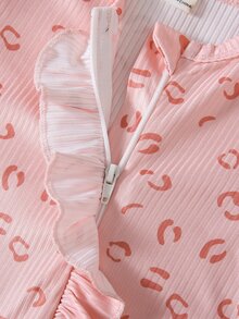 SHEIN 新生女嬰粉色豹紋連身包屁衣附腳套、蝴蝶結帽子、秋季蜂巢針織荷葉邊洋裝，家庭拍照親子套裝女嬰款 - 淺粉色 - 查看 8