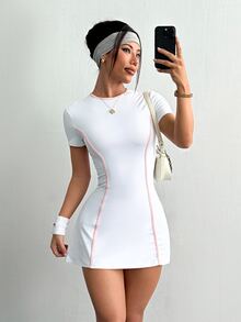 Sovereign Charm 女式网球健身户外修身白色短袖运动连衣裙，配有短裤和手机口袋 - 白色 - 查看 5