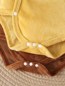 SHEIN Vintaside Kids 秋冬款 2 套新生兒嬰兒連身衣與帽子套裝，趣味卡通圖案設計，孩子喜愛，保暖內裡厚實柔軟親膚布料，適合居家穿著 - 彩色 - 查看 5